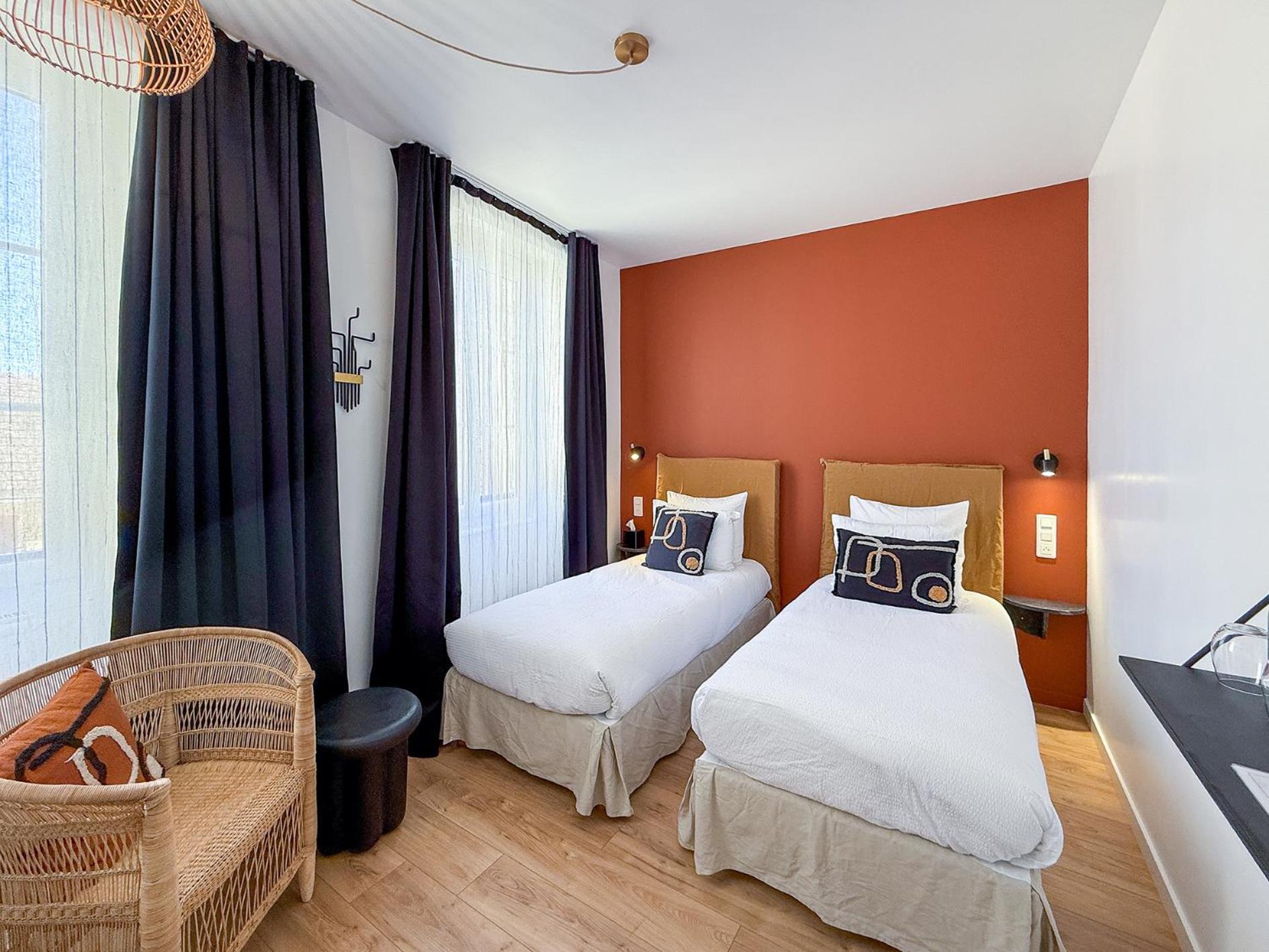 Hotel Du Commerce Клюні Екстер'єр фото